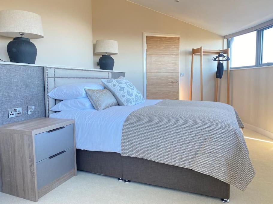 Emley Luxury Converted Water Tower In Flocktonヴィラ エクステリア 写真