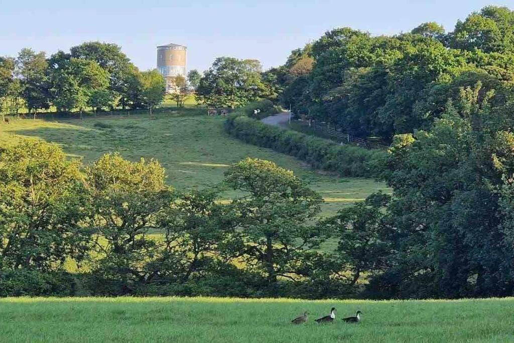 Emley Luxury Converted Water Tower In Flocktonヴィラ エクステリア 写真